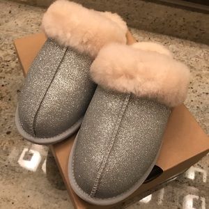 UGG Australia women’s scuffette slippers sz 8